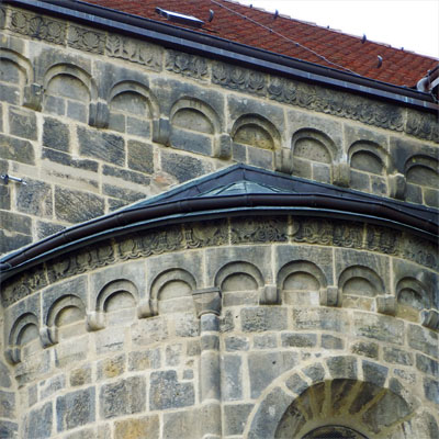 tl_files/Fotos/Adolph_Goldschmidt_1910/Abb-20-S-Servatius-Quedlinburg-doppelt-abgetreppter-Rundbogenfries-IMG-7205.jpg