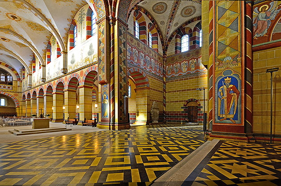 tl_files/Fotos/Allgemein Dom Innenansichten/Koenigslutter_Dom_Mittelschiff-1_web_s.jpg