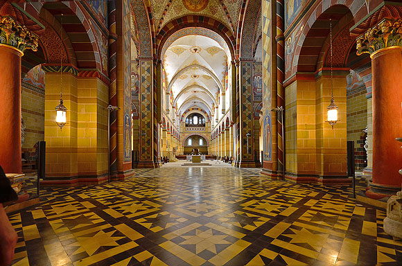 tl_files/Fotos/Allgemein Dom Innenansichten/Koenigslutter_Dom_Mittelschiff-2_web_s.jpg