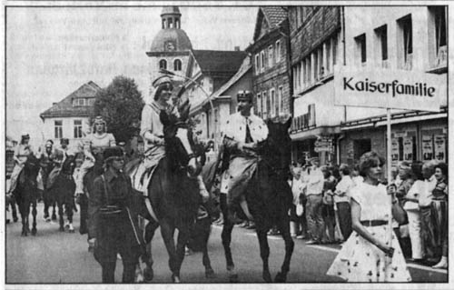 tl_files/Fotos/Allgemein/850 Jahre Kaiserdom/850-Jahre-Koenigslutter-Kaiserfamilie.jpg