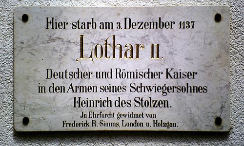 tl_files/Fotos/Allgemein/Denkwuerdigkeiten-1822-Stiftung-Koenigslutter/Kaiser-Lothar-Gedenktafel-in-Breitenwang.jpg
