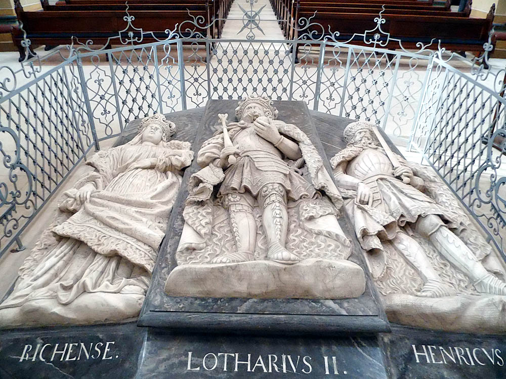 tl_files/Fotos/Allgemein/Kaiser_Lothar_und_Kaiserin_Richenza/Kaiserdom-Koenigslutter-Grabmal-Lothars-III-Richenzas-und-Heinrichs-des-Stolzen-IMG-9215.jpg