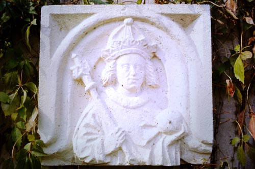 tl_files/Fotos/Allgemein/Kaiser_Lothar_und_Kaiserin_Richenza/Lothar-III-im-Relief-am-Vierungsturm-des-Kaiserdoms-Kopie.jpg