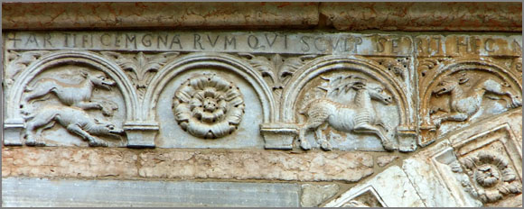 tl_files/Fotos/Allgemein/Kapitelle Dissertation Kluckhohn/KH-028-Verona-Dom-Hauptportal-Vorbau-IMG-7816-Foto-2013.jpg