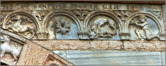 tl_files/Fotos/Allgemein/Kapitelle Dissertation Kluckhohn/KH-029-Verona-Dom-Hauptportal-Vorbau-IMG-7820-Foto-2013.jpg