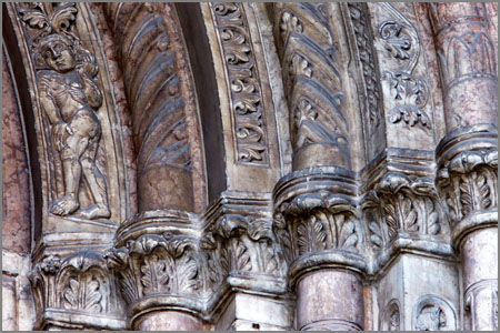 tl_files/Fotos/Allgemein/Kapitelle Dissertation Kluckhohn/KH-031-Verona-Dom-Hauptportal-IMG-7842-Foto-2013.jpg