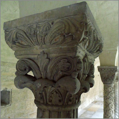 tl_files/Fotos/Allgemein/Kapitelle Dissertation Kluckhohn/KH-048-Kaiserdom-Koenigslutter-Kreuzgang-.jpg