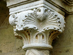 tl_files/Fotos/Allgemein/Kapitelle Dissertation Kluckhohn/KH-052-Kaiserdom-Koenigslutter-Loewenportal-.jpg