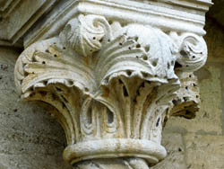 tl_files/Fotos/Allgemein/Kapitelle Dissertation Kluckhohn/KH-054-Kaiserdom-Koenigslutter-Loewenportal-.jpg