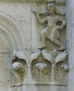 tl_files/Fotos/Allgemein/Kapitelle Dissertation Kluckhohn/KH-058-Kaiserdom-Koenigslutter-Hauptapsis-Untergeschoss-.jpg
