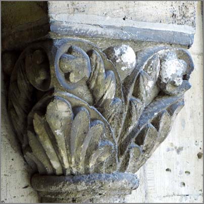 tl_files/Fotos/Allgemein/Kapitelle Dissertation Kluckhohn/KH-060-Kaiserdom-Koenigslutter-Kreuzgang-.jpg