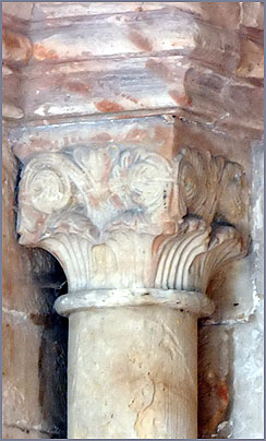tl_files/Fotos/Allgemein/Kapitelle Dissertation Kluckhohn/KH-082-Goslar-Domportal-.jpg