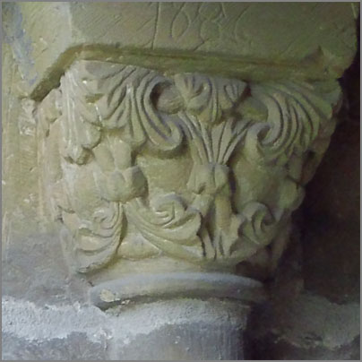 tl_files/Fotos/Allgemein/Kapitelle Dissertation Kluckhohn/KH-088-Mariental-ehemaliges-Zisterzienser-Kloster-Kapitelsaal-Fenster-Teilansicht-.jpg