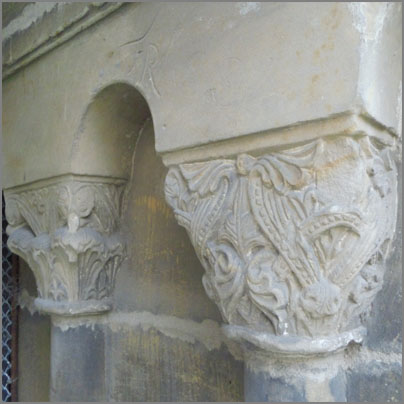tl_files/Fotos/Allgemein/Kapitelle Dissertation Kluckhohn/KH_89_Mariental_Kapitelsaal_Fenster_2.jpg