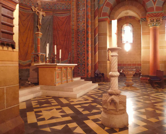 tl_files/Fotos/Allgemein/Osterleuchter/Kaiserdom Koenigslutter Osterleuchter.jpg