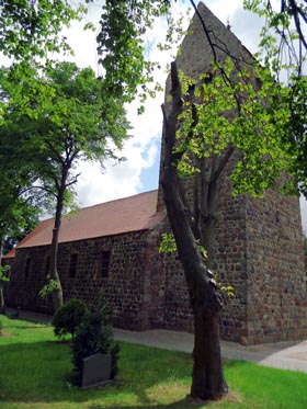 tl_files/Fotos/Altmark/Bellingen-Feldsteinkirche-von-NW-IMG-1922.jpg