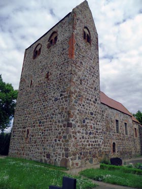 tl_files/Fotos/Altmark/Dahlen-Feldsteinkirche-von-SW-IMG-1968.jpg