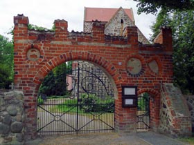 tl_files/Fotos/Altmark/Dahlen-Friedhofspforte-IMG-1962.jpg