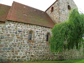 tl_files/Fotos/Altmark/Mahlsdorf-Feldsteinkirche-von-NO-IMG-1770.jpg