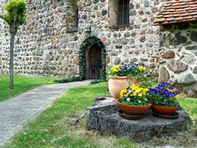 tl_files/Fotos/Altmark/Mahlsdorf-Feldsteinkirche-von-SO-Portal-IMG-1740.jpg