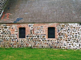 tl_files/Fotos/Altmark/Nahrstedt-Feldsteinkirche-Suedwand-IMG-2124.jpg