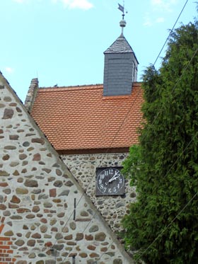 tl_files/Fotos/Altmark/Nahrstedt-Feldsteinkirche-Westturm-IMG-2120.jpg