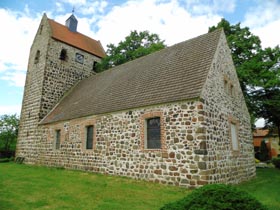 tl_files/Fotos/Altmark/Nahrstedt-Feldsteinkirche-von-SO-IMG-2122.jpg