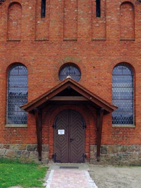 tl_files/Fotos/Altmark/Rohrberg-Feldsteinkirche-Querschiff-von-1884-Nordseite-IMG-0941.jpg