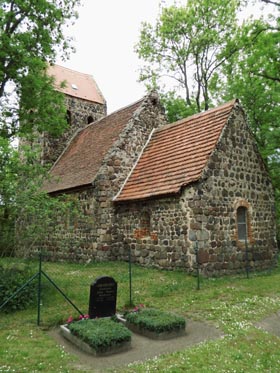 tl_files/Fotos/Altmark/Welle-Feldsteinkirche-von-SO-IMG-2024.jpg