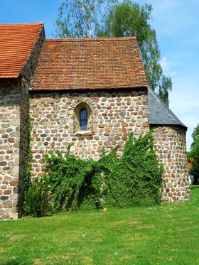 tl_files/Fotos/Altmark/Winterfeld-Feldsteinkirche-Chor-und-Apsis-IMG-1401.jpg