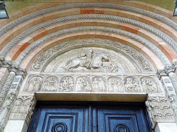 tl_files/Fotos/Anna-Landsberg/Ferrara-Kathedrale-San-Giorgio-Tympanon-IMG-6346.JPG