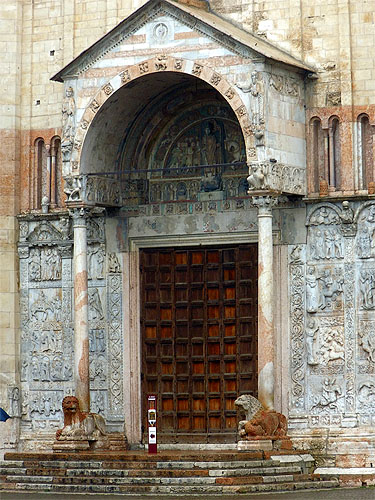 tl_files/Fotos/Anna-Landsberg/Verona-San-Zeno-Portal-IMG-8342.jpg
