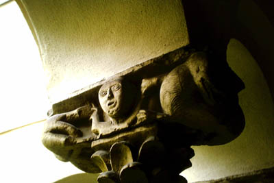 tl_files/Fotos/Bayern/Berchtesgaden-St-Peter-und-Johannes-Kreuzgang-Kapitell-small-IMG-2131.jpg
