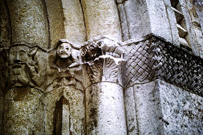 tl_files/Fotos/Bayern/Biburg-St-Maria-Westportal-Kapitelle-2225.jpg