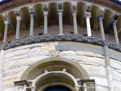tl_files/Fotos/Carl-Schnaase/Piacenza-Dom-Arcadengalerie-IMG-5418.jpg