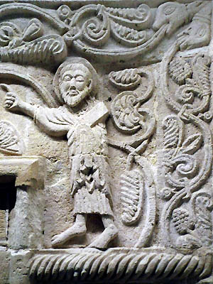 tl_files/Fotos/Gernrode/Gernrode-Stiftskirche-St-Cyriakus-Hl-Grab-Westwand-Johannes-der-Evangelist-IMG-5821.jpg