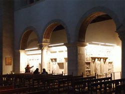 tl_files/Fotos/Gernrode/Gernrode-Stiftskirche-St-Cyriakus-Hl-Grab-small-IMG-6028.jpg