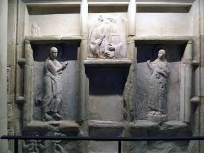 tl_files/Fotos/Gernrode/Gernrode-Stiftskirche-St-Cyriakus-Hl-Grab-westliche-Nordwand-IMG-5901.jpg