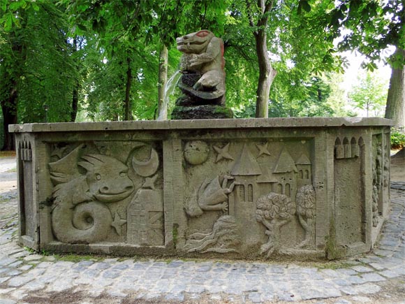 tl_files/Fotos/Guenter Dittmann/Koenigslutter-Elmsagenbrunnen-IMG-6227.jpg