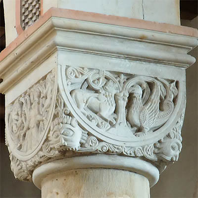 tl_files/Fotos/Hamersleben/Hamersleben-Stiftskirche-St-Pankratius-reich-verziertes-Wuerfelkapitell--IMG-4708-small.jpg