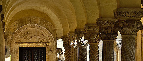 tl_files/Fotos/Kreuzgang/Kaiserdom_Koenigslutter_Kreuzgang_1b.jpg