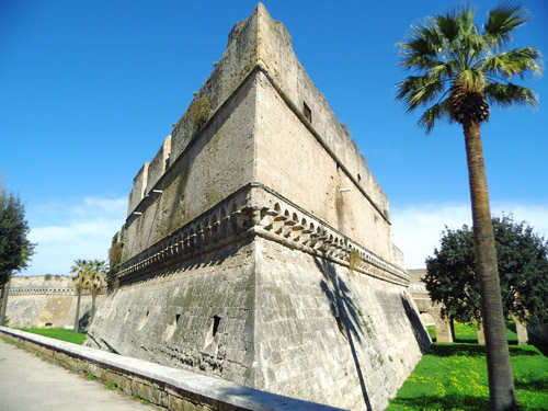 tl_files/Fotos/Regione_Puglia/Bari-Kastell-IMG-0715.jpg