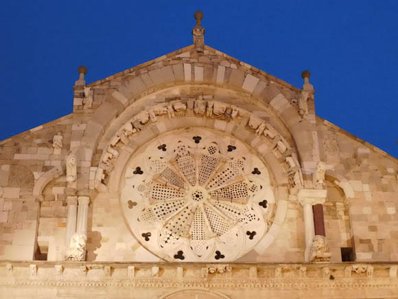 Troia-Chiesa-Cattedrale-rosetta-small-IMG-5522