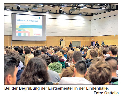 Bei der Begrüßung der Erstsemester in der Lindenhalle.  Foto: Ostfalia